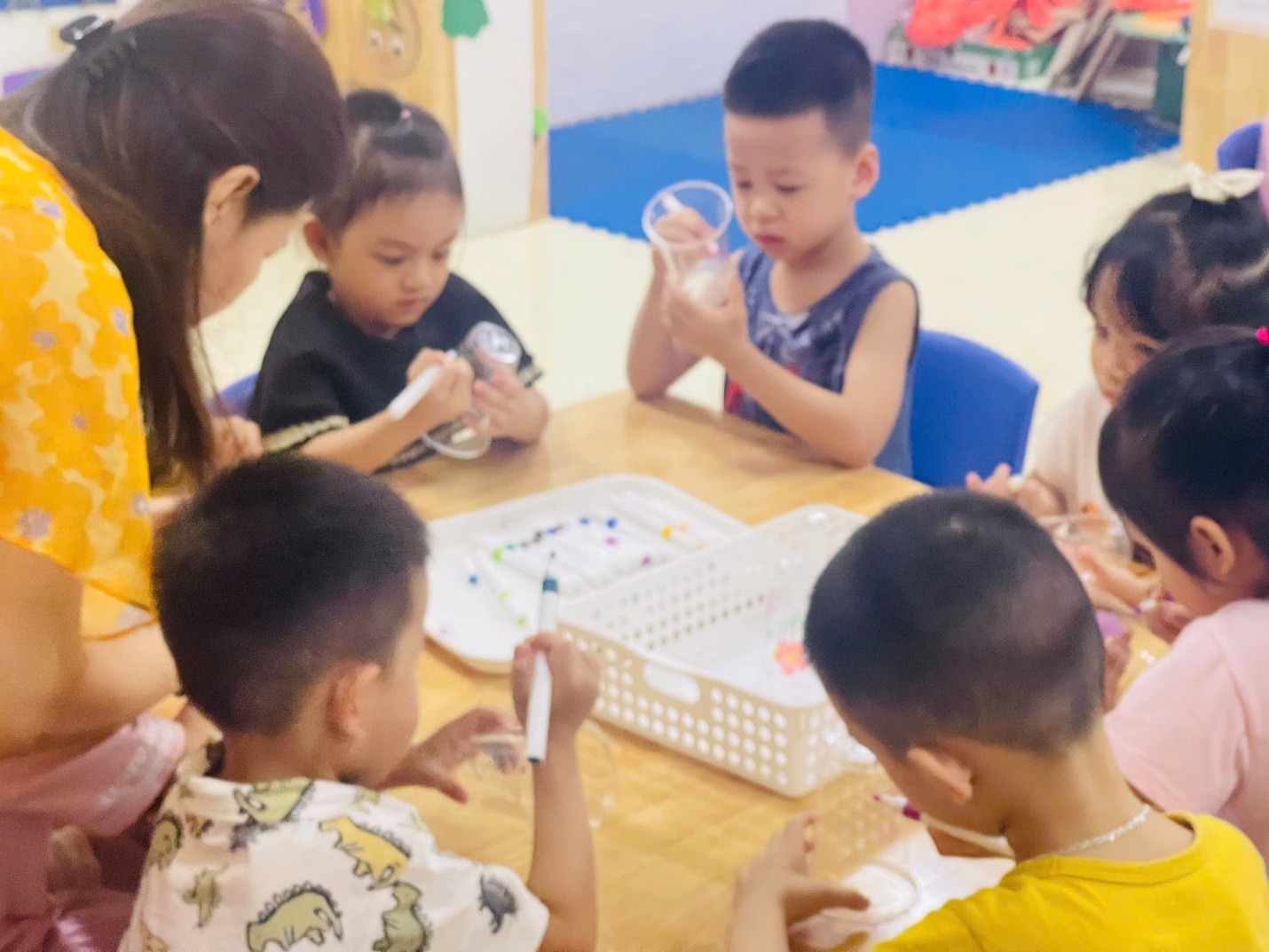 E:\D\2025 - 2026\BÀI VIẾT WEB\THÁNG 9\Ảnh\Trung thu\vẽ đèn lồng\z7077194318173_31432b1f41a85c5ded6a06c41d411057.jpg