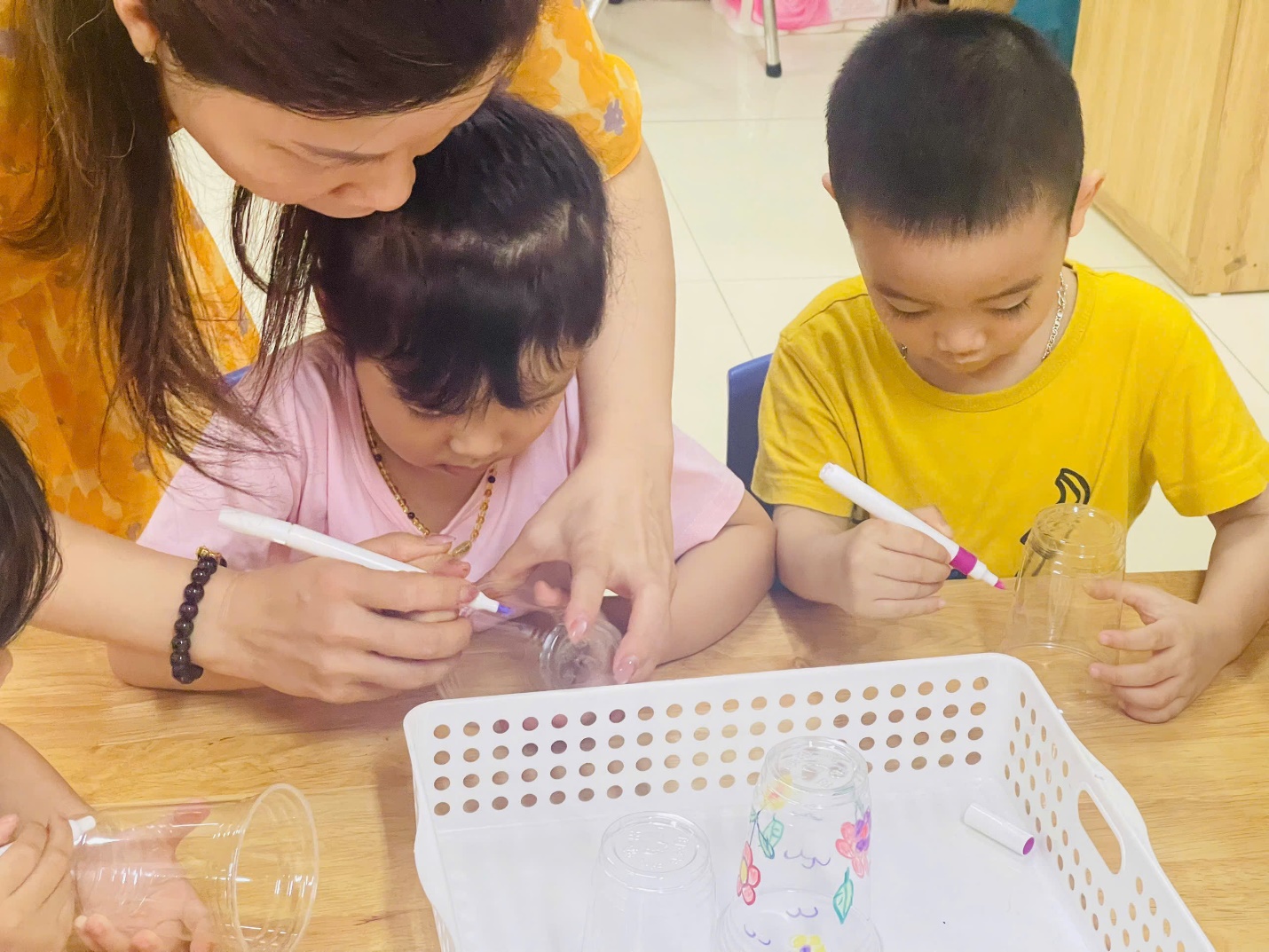 E:\D\2025 - 2026\BÀI VIẾT WEB\THÁNG 9\Ảnh\Trung thu\vẽ đèn lồng\z7077194330625_a9181a9df4f2c36e07aa5d0554f71dad.jpg