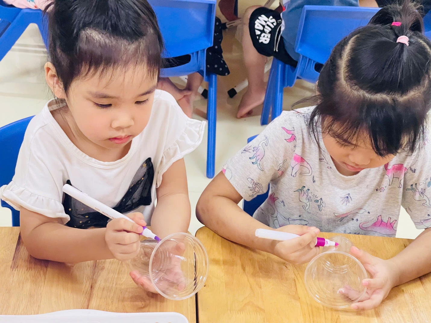 E:\D\2025 - 2026\BÀI VIẾT WEB\THÁNG 9\Ảnh\Trung thu\vẽ đèn lồng\z7077194350852_8dc60caefa9bdd5ad37330b358ef14c7.jpg