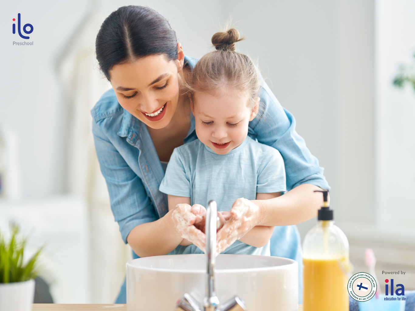 Rửa tay thường xuyên bằng xà phòng