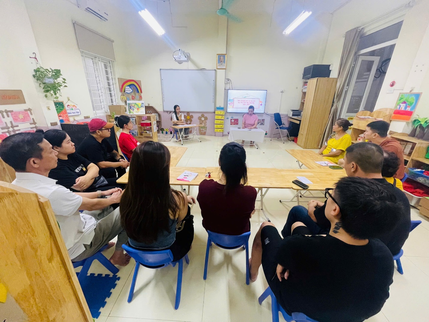 E:\D\2025 - 2026\BÀI VIẾT WEB\THÁNG 9\Ảnh\họp phụ huynh đầu năm\z7027256715548_36bf8911cc47323c31389b235c731d02.jpg