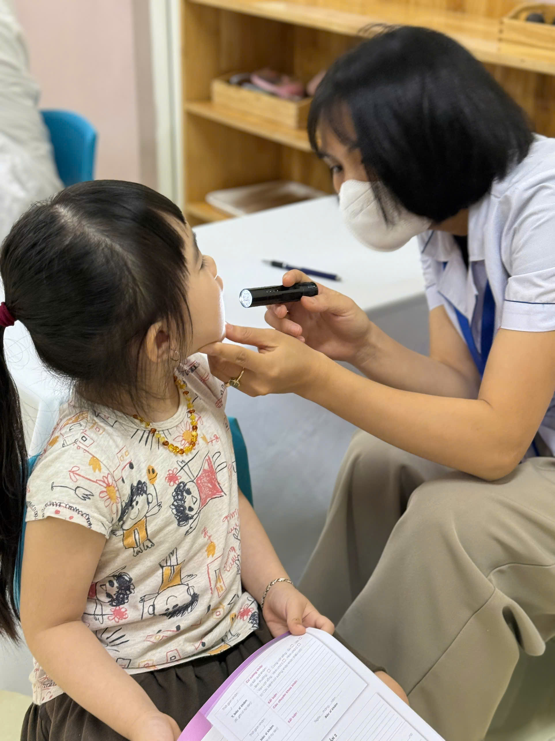 E:\D\2025 - 2026\BÀI VIẾT WEB\THÁNG 9\Ảnh\Khám sức khỏe lần 1\z7036965627934_c2d3da917a43dfe29dedd7006892df80.jpg