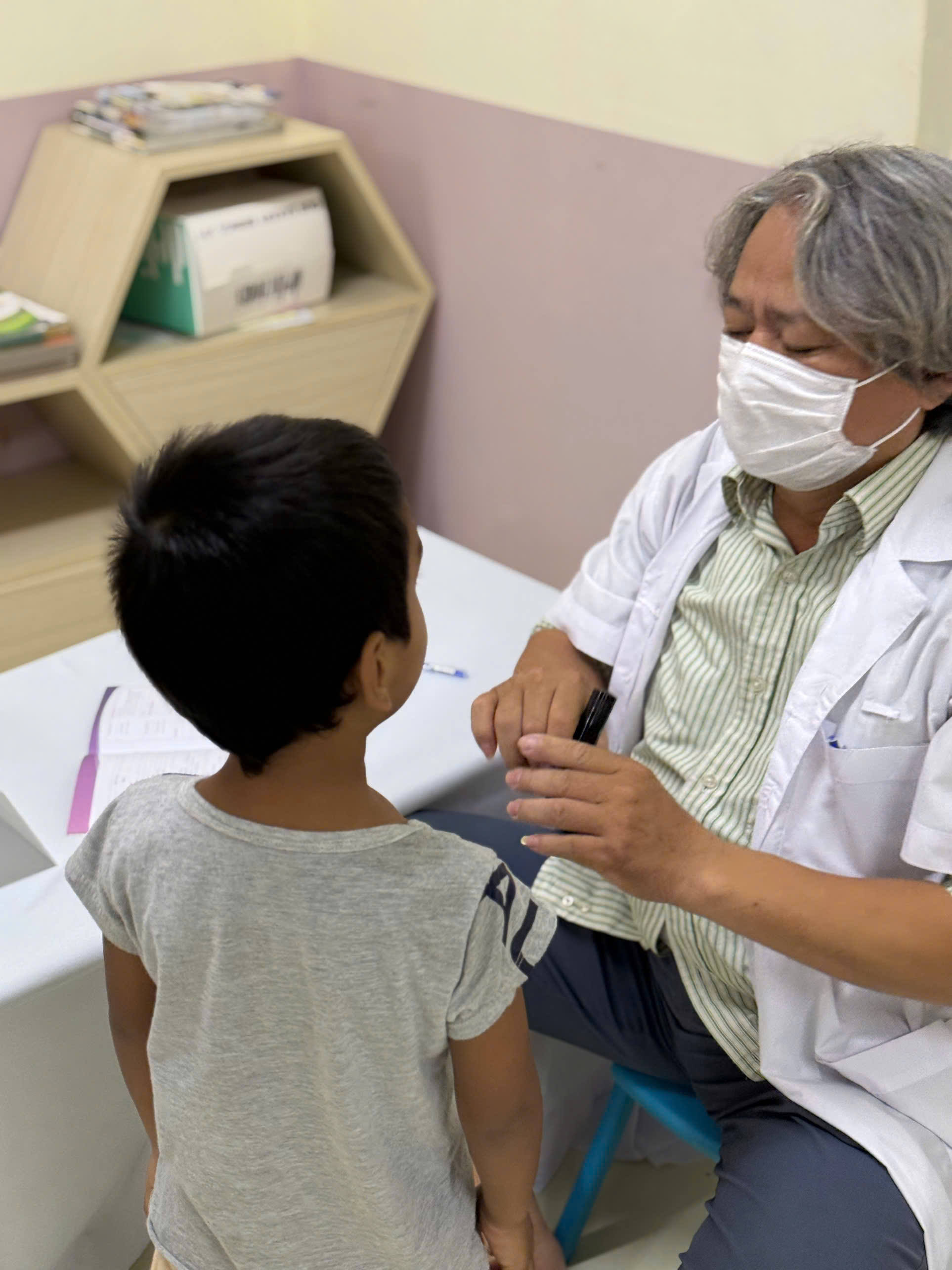 E:\D\2025 - 2026\BÀI VIẾT WEB\THÁNG 9\Ảnh\Khám sức khỏe lần 1\z7036965655829_a5baf0ef25111774a01aeb7920bd67b9.jpg