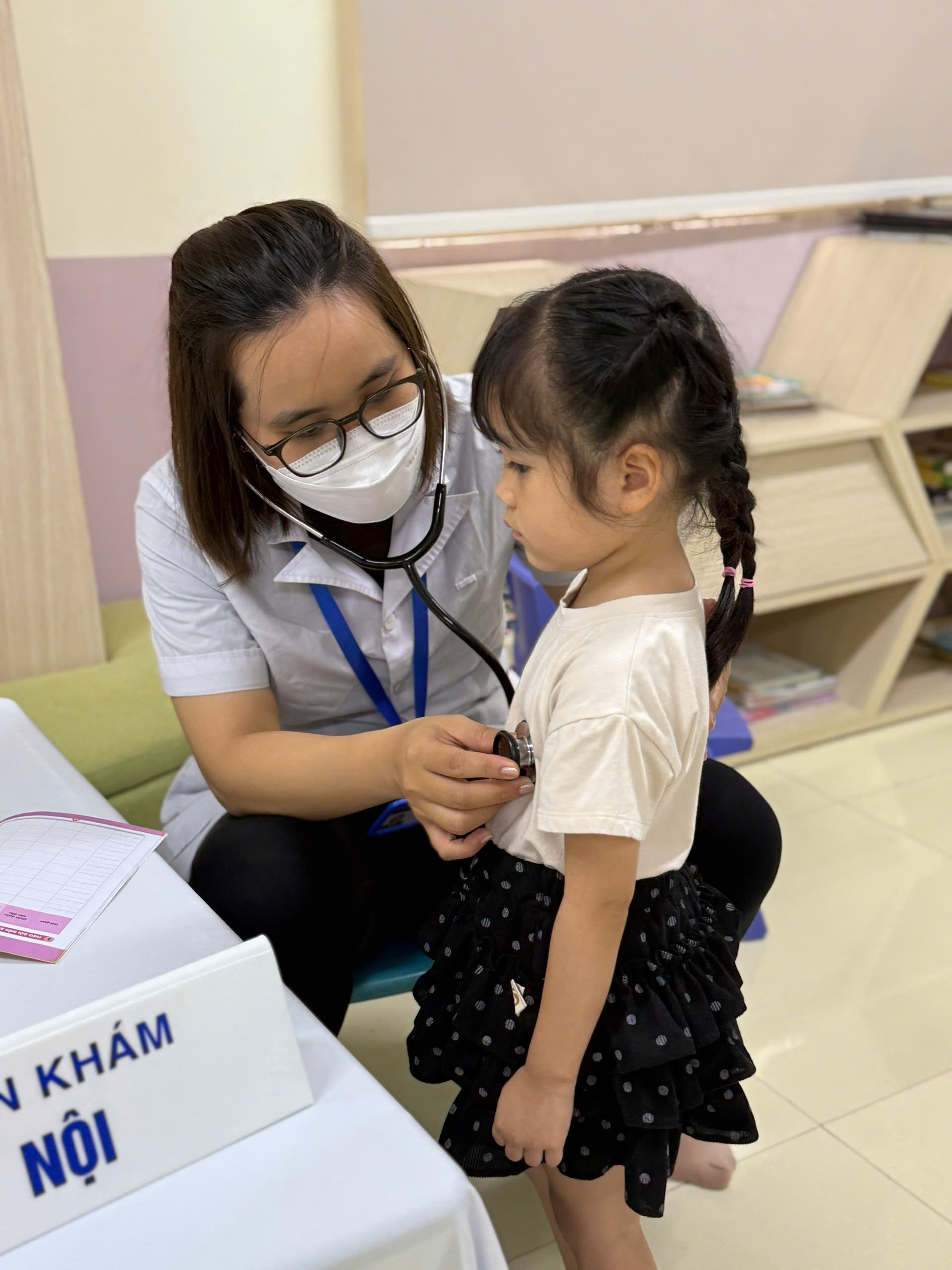 E:\D\2025 - 2026\BÀI VIẾT WEB\THÁNG 9\Ảnh\Khám sức khỏe lần 1\z7036854578586_8bbc94e4baae047af04b839010dc5b55.jpg