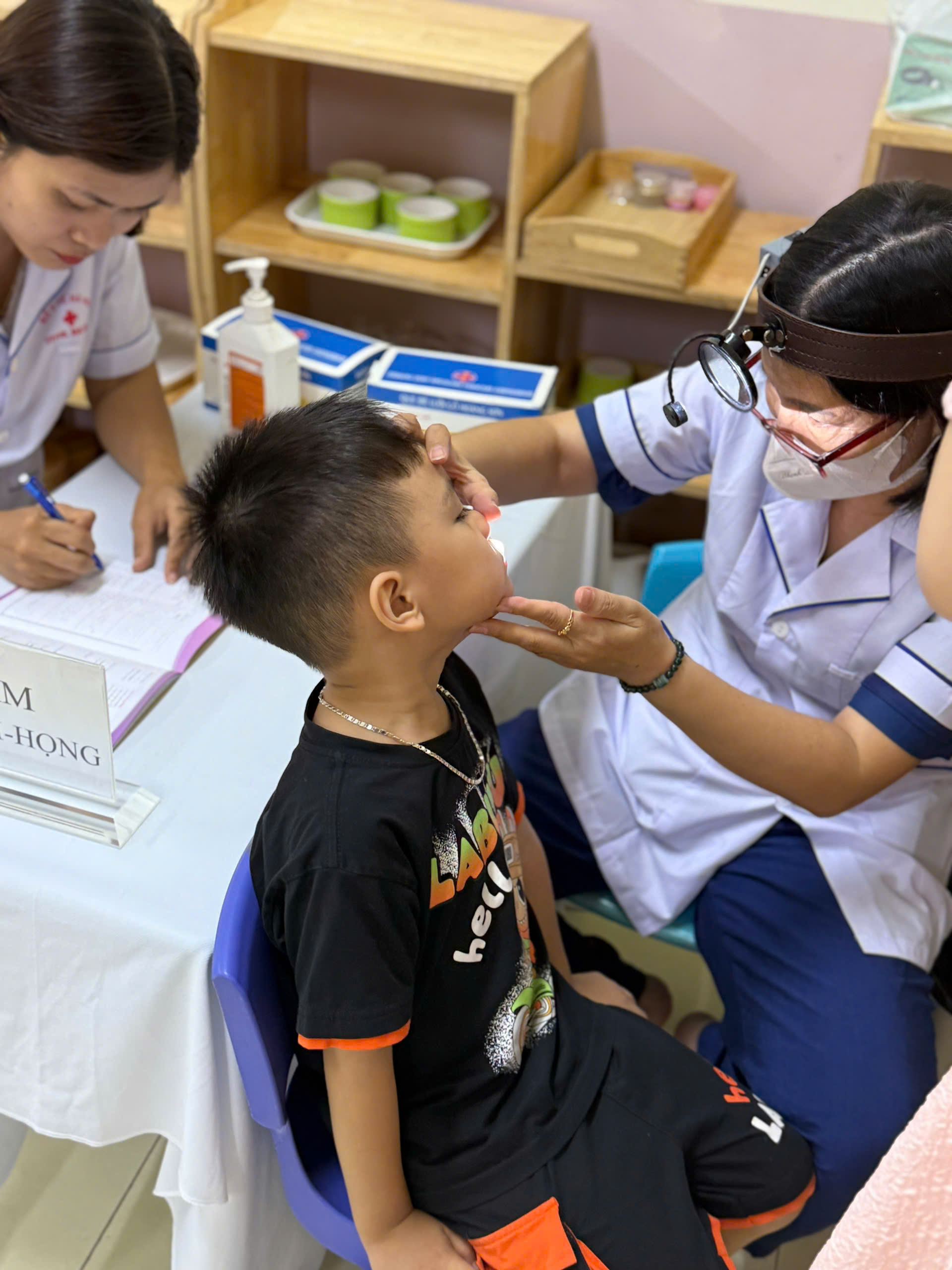 E:\D\2025 - 2026\BÀI VIẾT WEB\THÁNG 9\Ảnh\Khám sức khỏe lần 1\z7036854291529_3e2615015dc72b748da33da38ec4397c.jpg