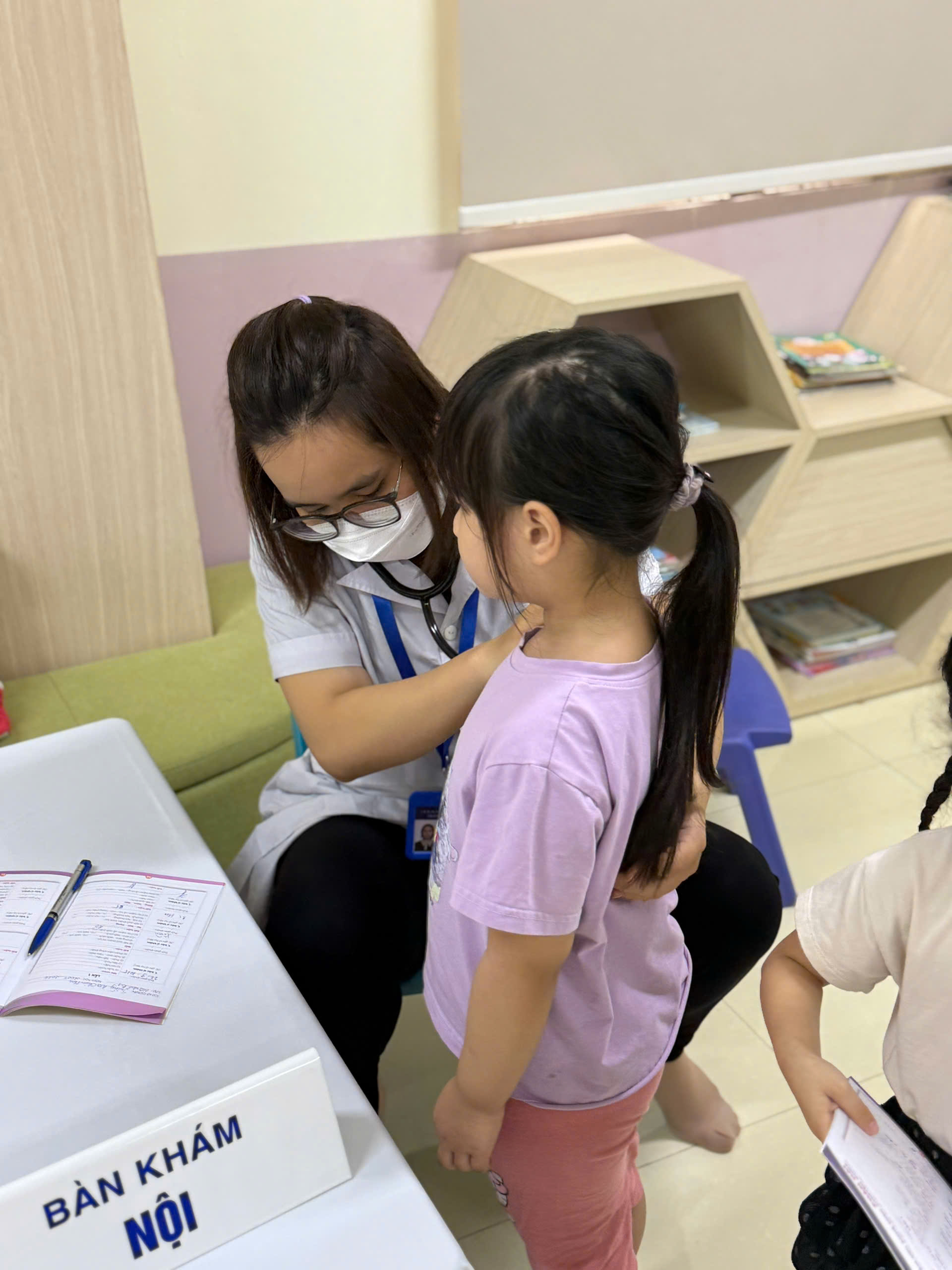 E:\D\2025 - 2026\BÀI VIẾT WEB\THÁNG 9\Ảnh\Khám sức khỏe lần 1\z7036849818604_a4ed220af8ea89e9ab34903370b218d8.jpg