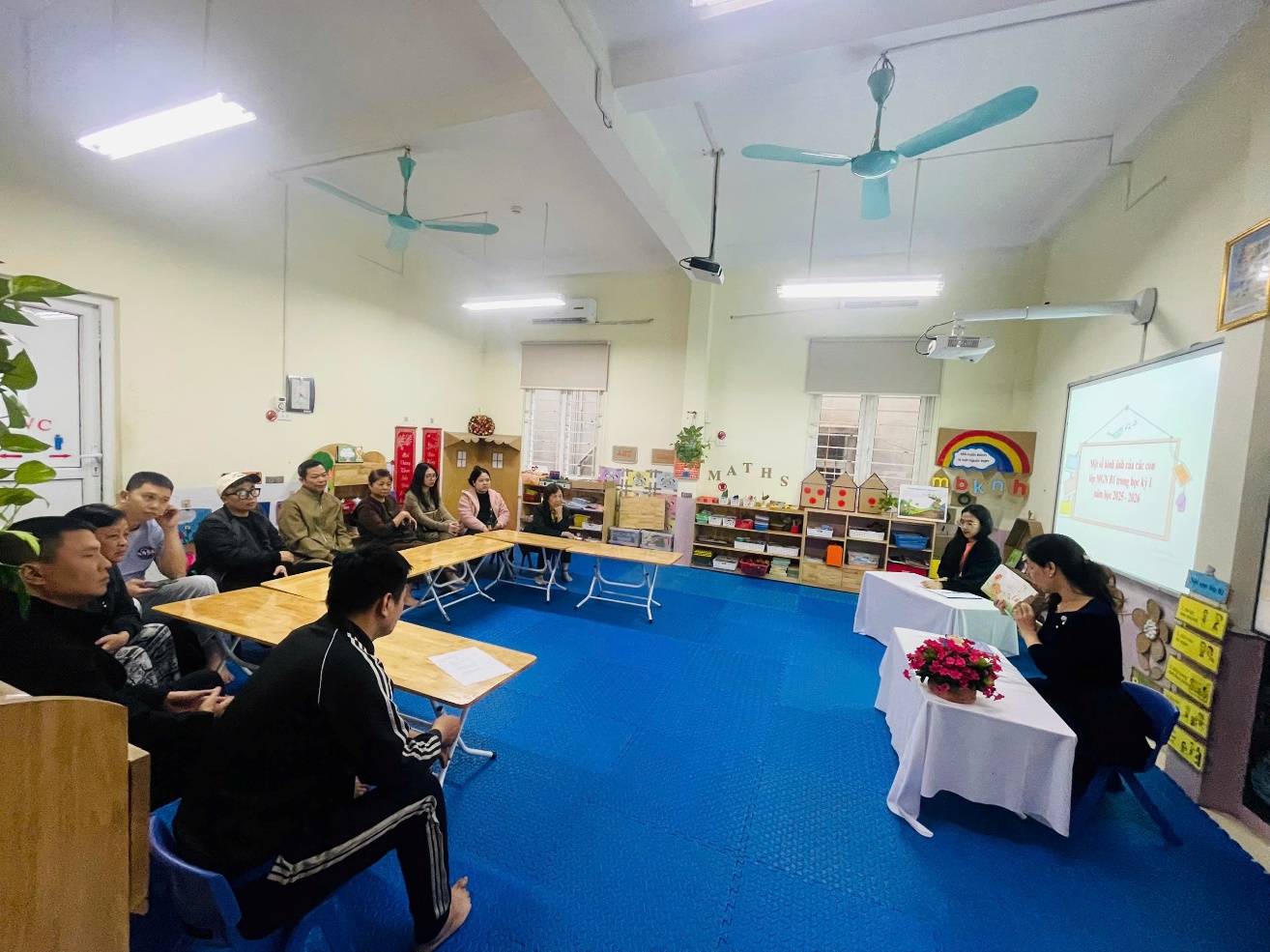 E:\D\2025 - 2026\BÀI VIẾT WEB\Tháng 01 - 2026\ảnh\Họp sơ kết\z7431889425936_d6f14f1448d31fd2e2bed7a8441c904f.jpg