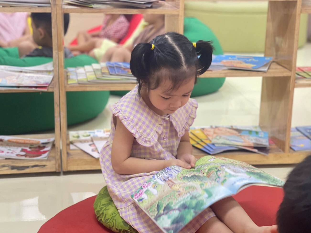 E:\D\2026 - 2027\5. ẢNH LỚP\PHÒNG THƯ VIỆN\THÁNG 10\1791339807193_501077186183647521_g3702290897611747764_1badfc3f63dcd9936610ed184ecbffb3.jpg