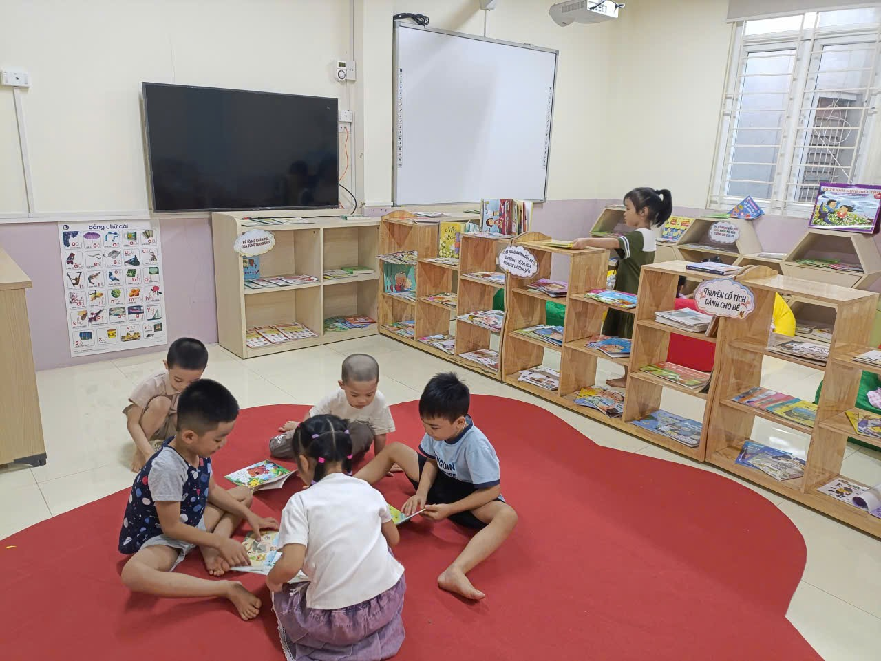 A group of children sitting on a red carpet in a classroom

AI-generated content may be incorrect.