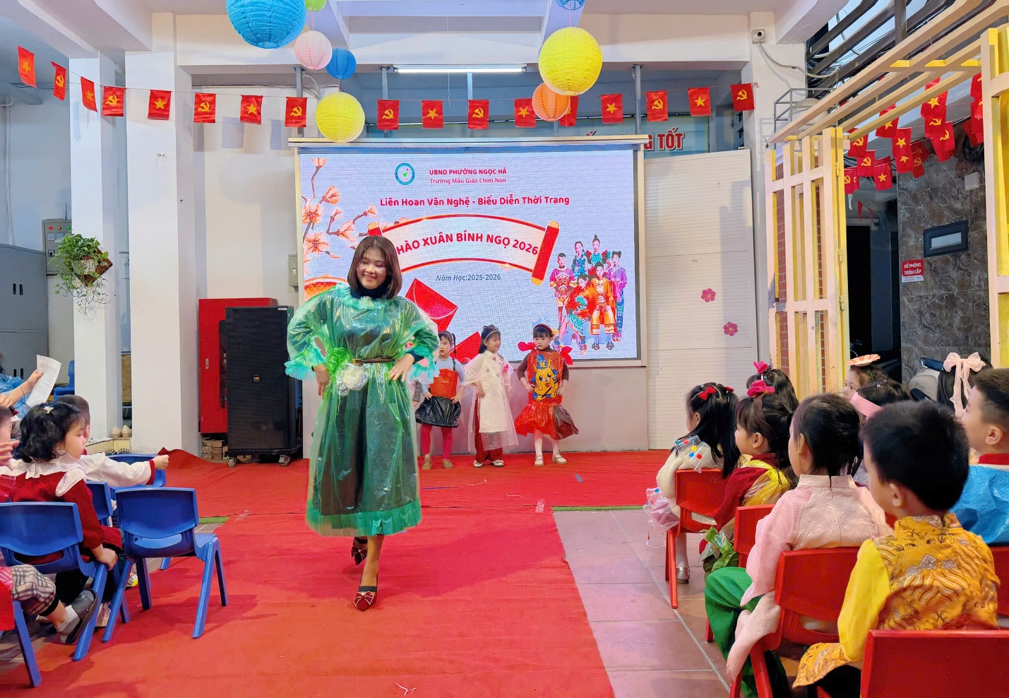 A person in a green dress on a red carpet

AI-generated content may be incorrect.