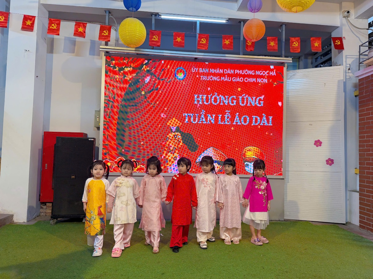 E:\D\2025 - 2026\BÀI VIẾT WEB\THÁNG 03\Áo dài\z7592158118092_acc5f5d44e680e17774a42efde7e59e6.jpg